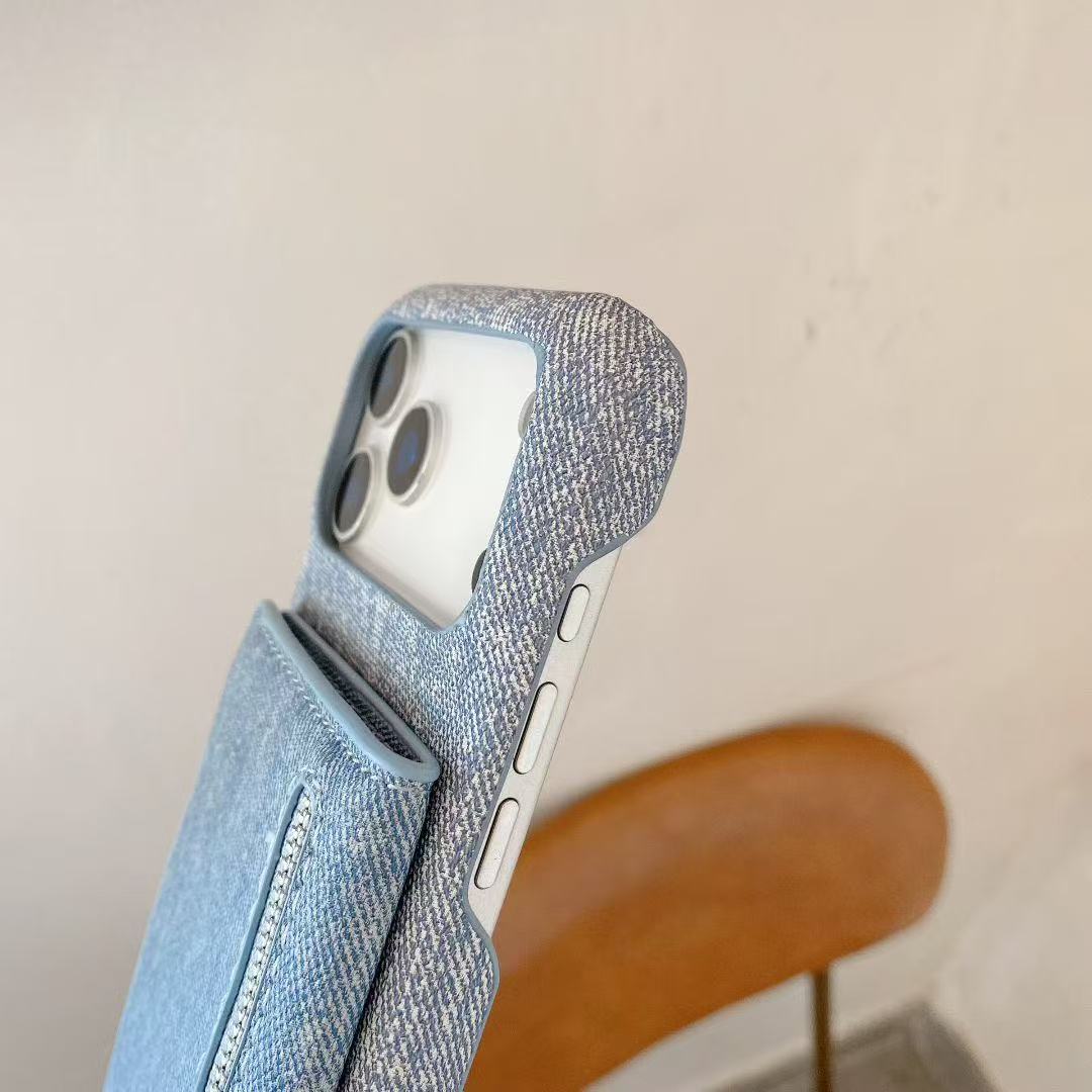 Chic Case: Phone + Card Holder