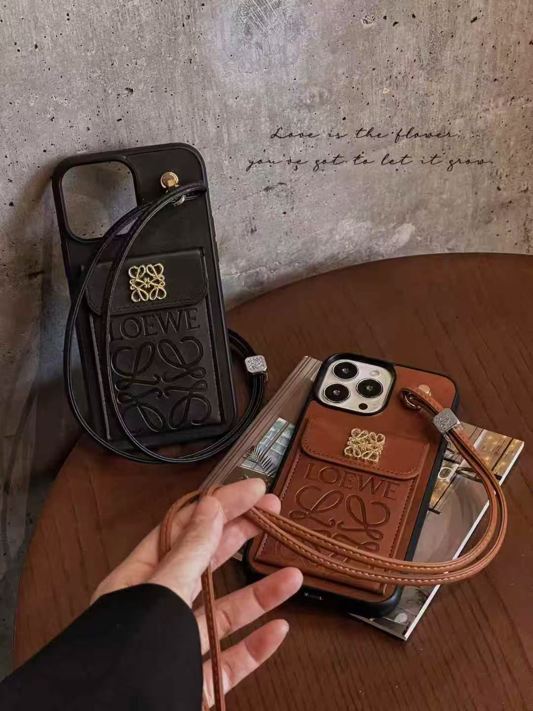 Chic Shell: Phone & Card Pouch