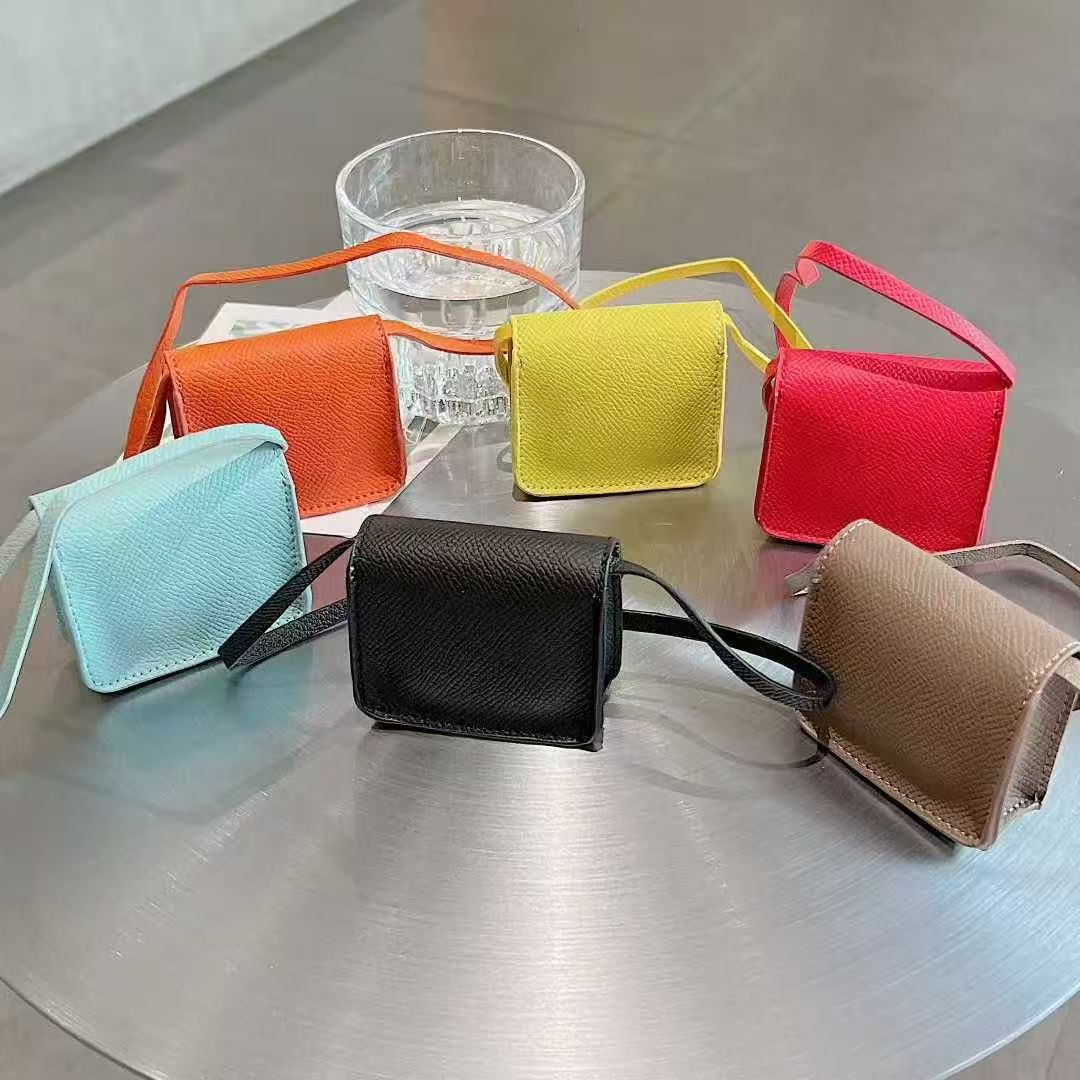 Sleek Headphone Cases: Blend Style & Protection Suitable for all models of headphones