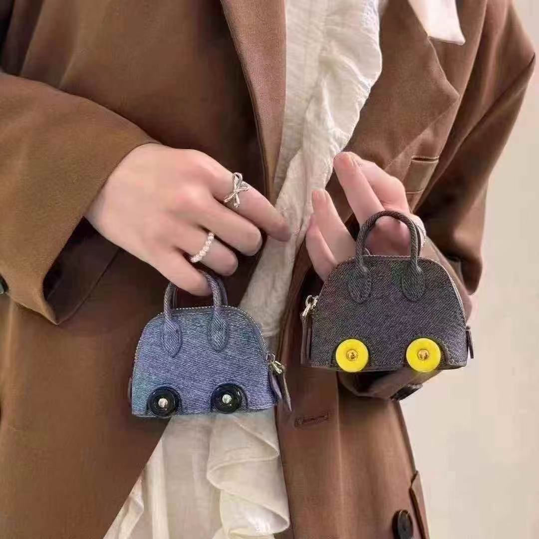 Modern Earphone Cases: Fashionable Defense Suitable for all models of headphones