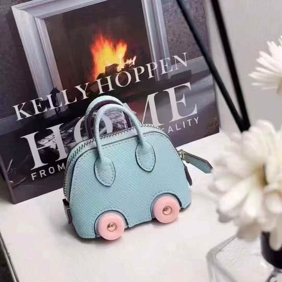 Modern Earphone Cases: Fashionable Defense Suitable for all models of headphones