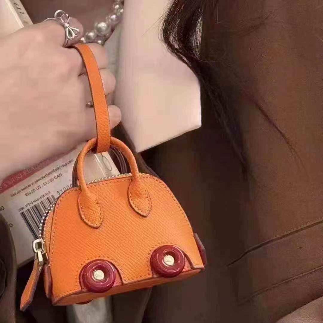 Modern Earphone Cases: Fashionable Defense Suitable for all models of headphones