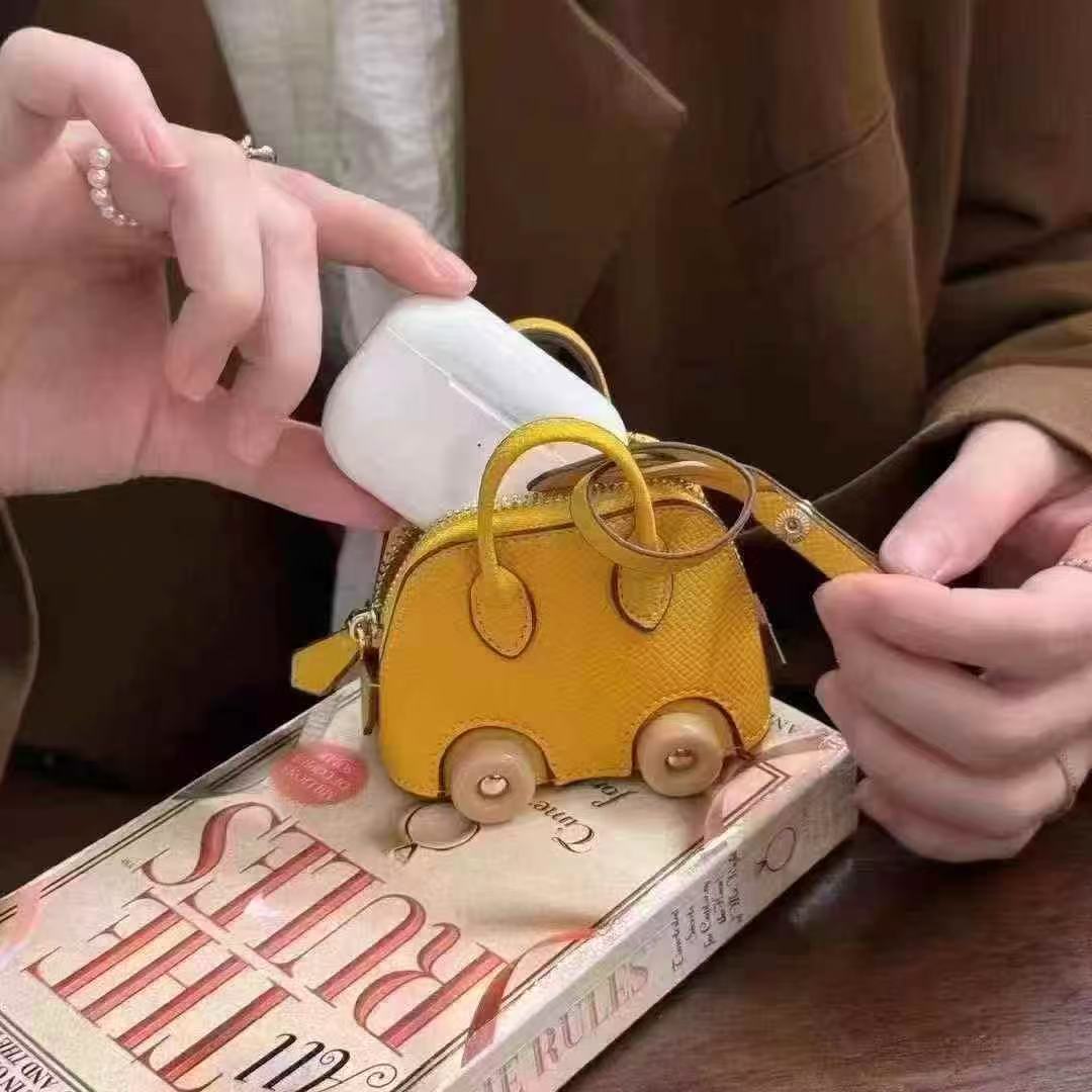 Modern Earphone Cases: Fashionable Defense Suitable for all models of headphones