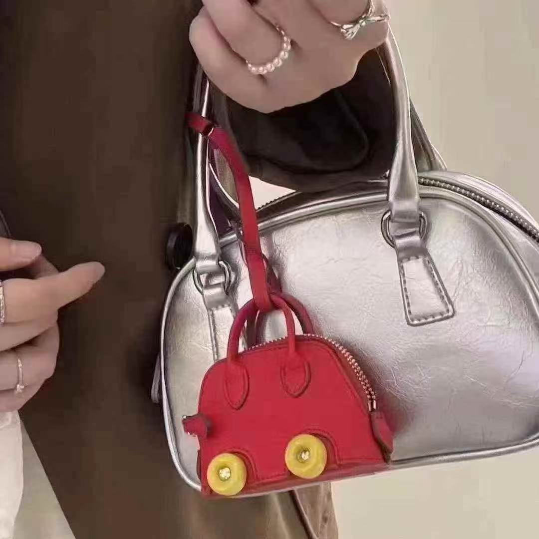 Modern Earphone Cases: Fashionable Defense Suitable for all models of headphones