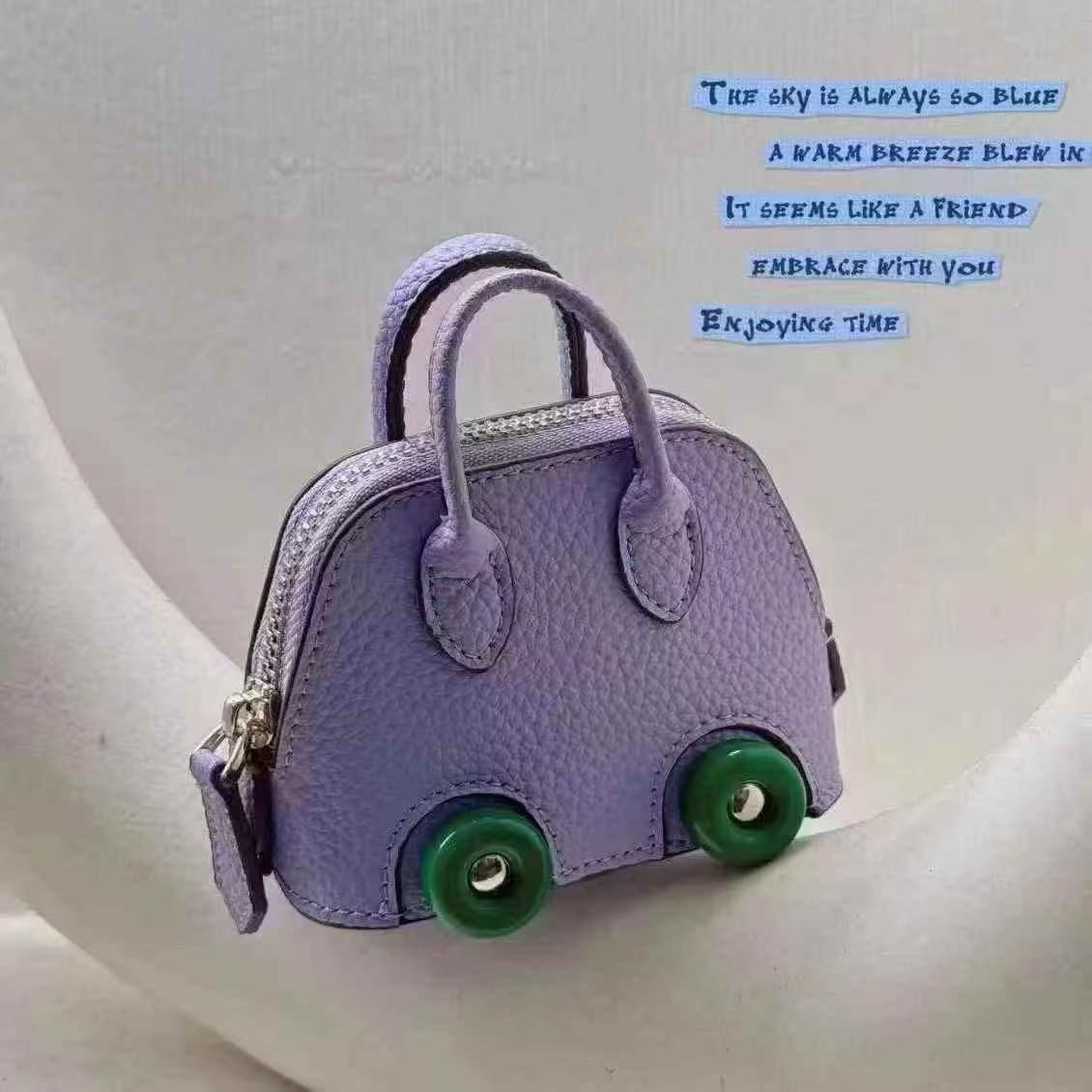 Modern Earphone Cases: Fashionable Defense Suitable for all models of headphones