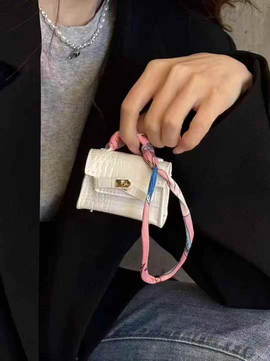 Modern Headphone Sleeves: Fashion Meets Safety