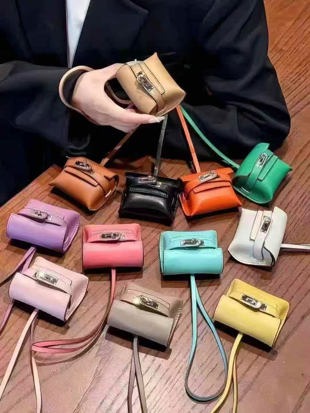 Trendy Earbud Pouches: Stylish Audio Defense