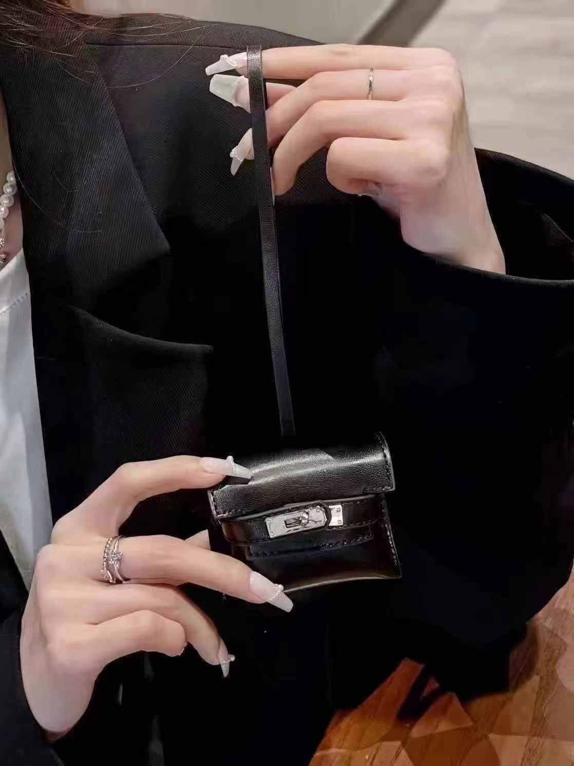 Trendy Earbud Pouches: Stylish Audio Defense