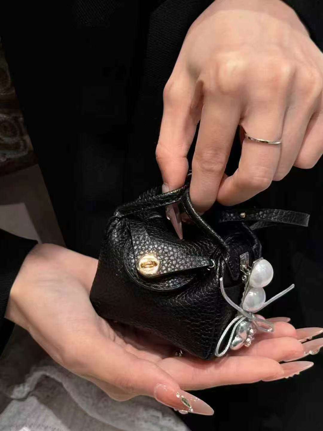 Fashion Headphone Sleeves: Protect in Trendy Way