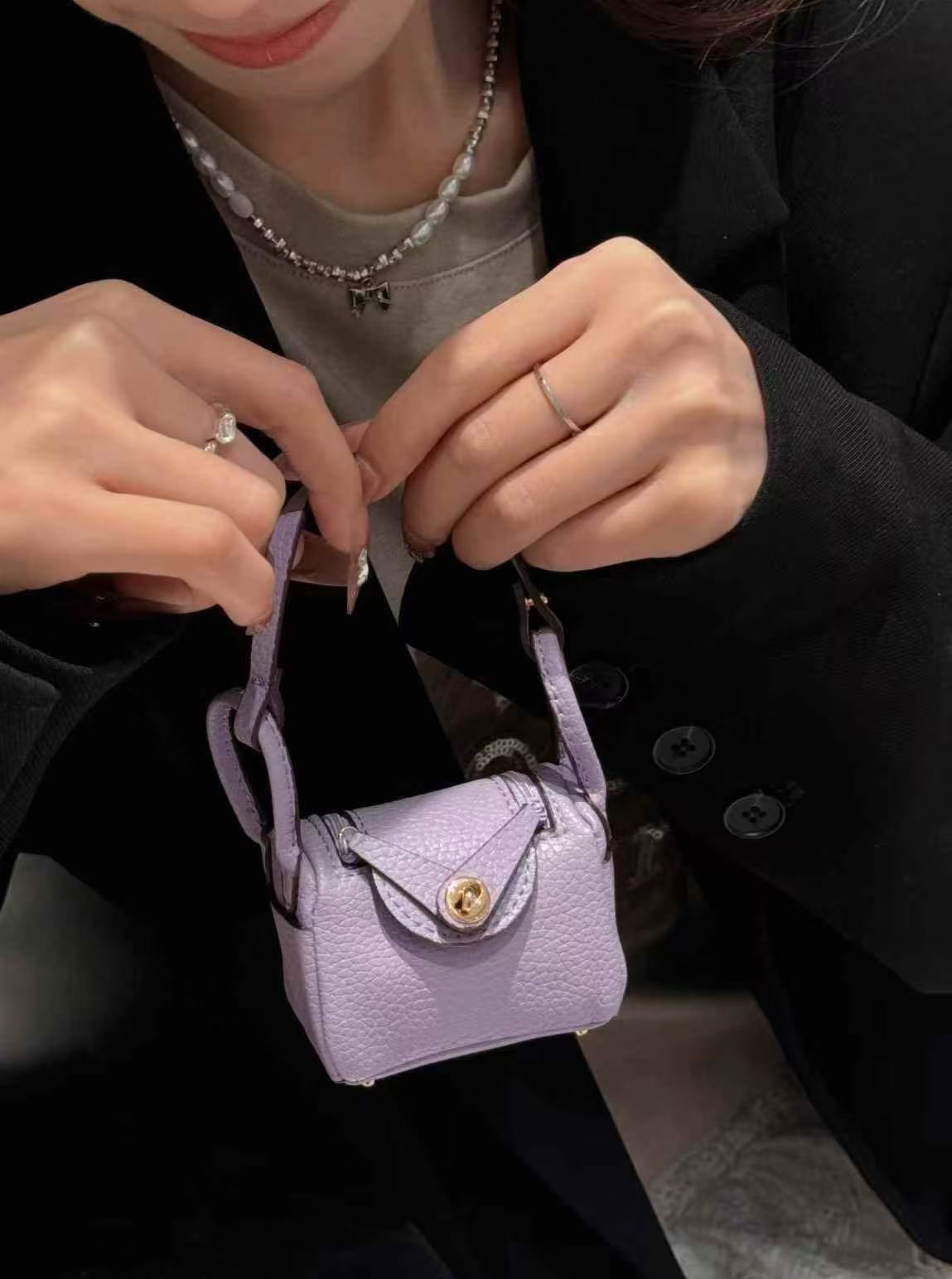 Fashion Headphone Sleeves: Protect in Trendy Way