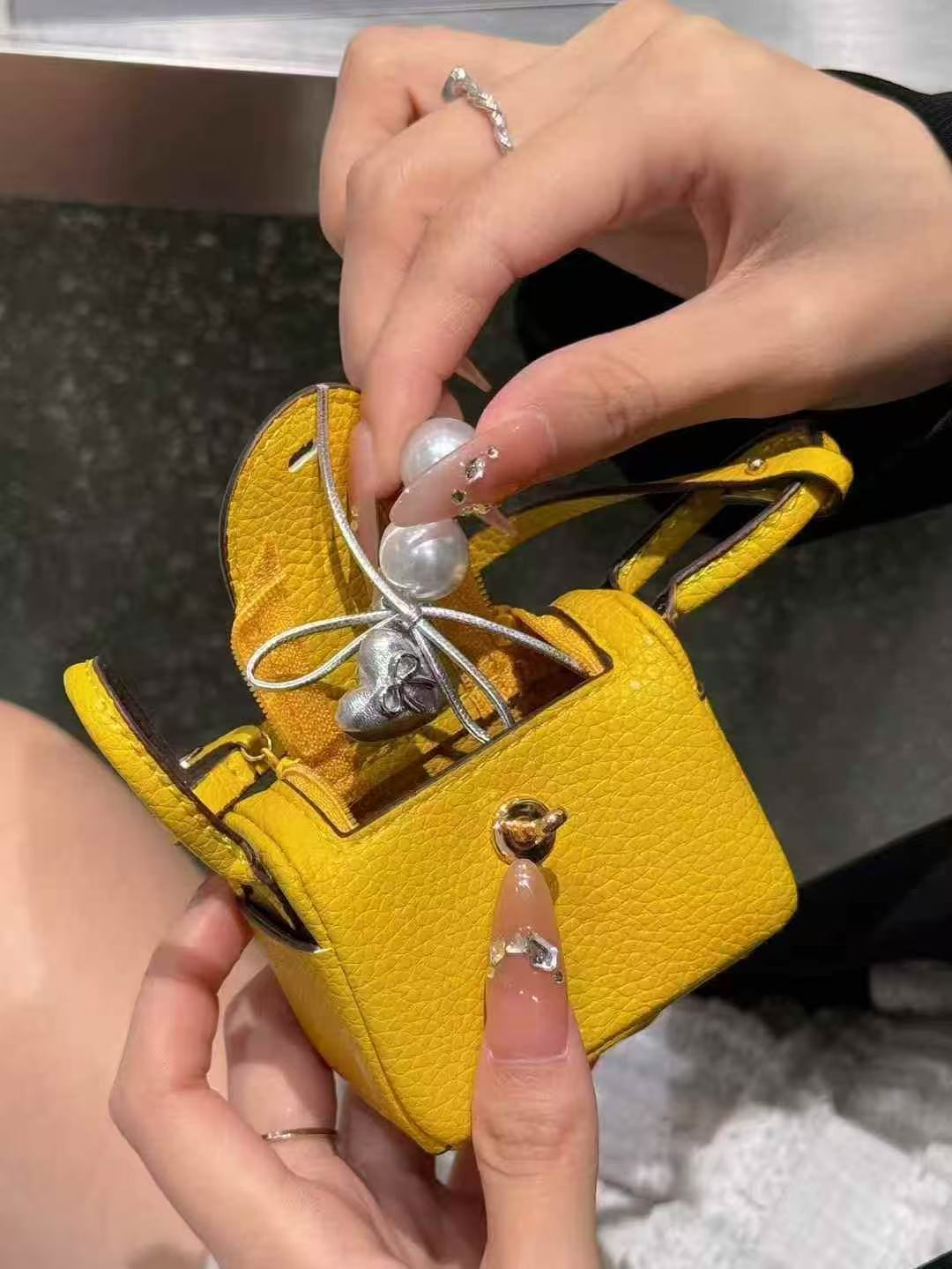 Fashion Headphone Sleeves: Protect in Trendy Way