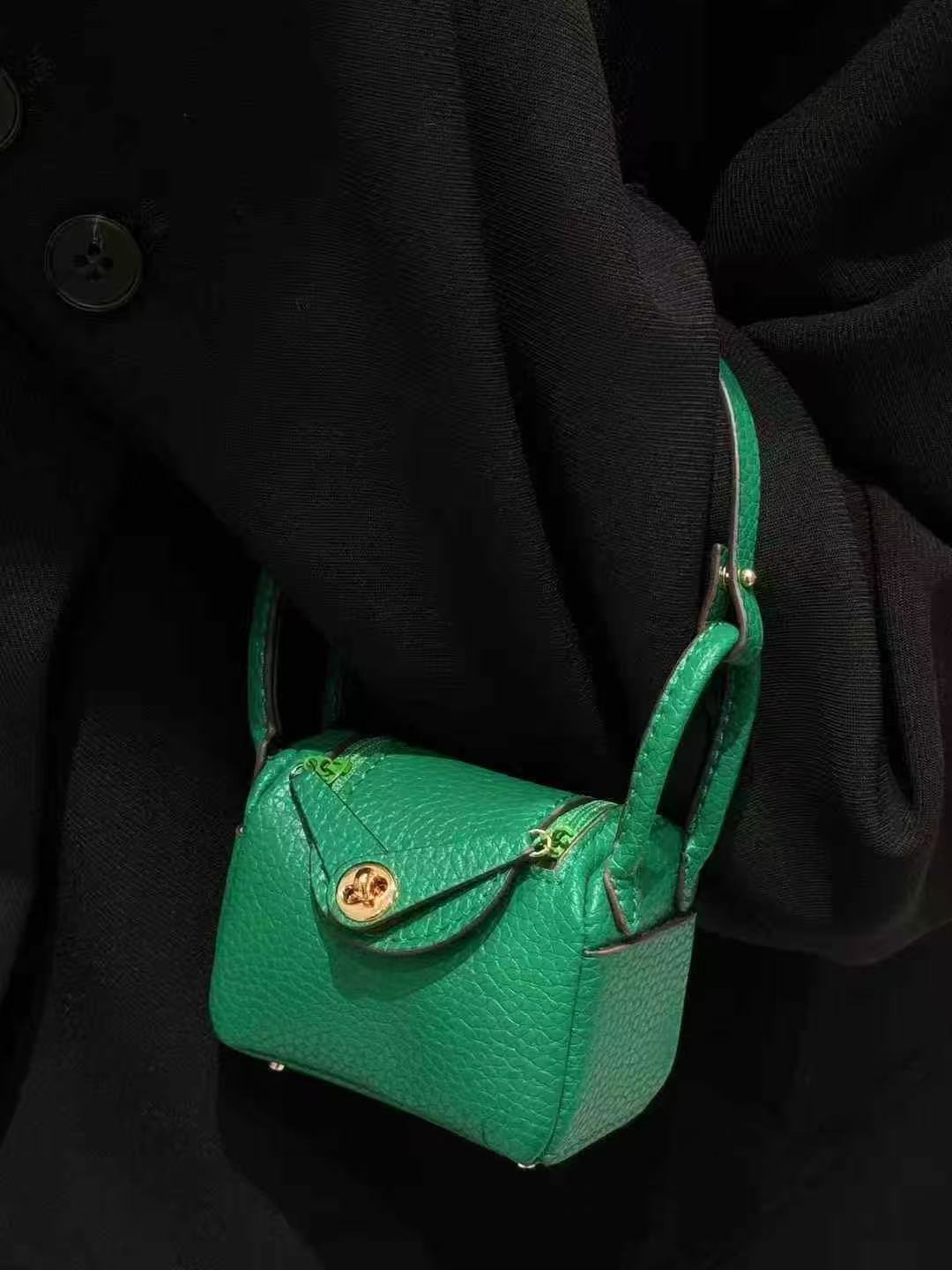 Fashion Headphone Sleeves: Protect in Trendy Way