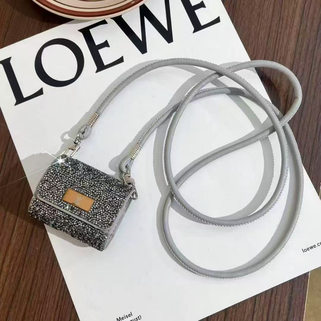 Chic Headphone Sleeves: Trendy Protection Upgrade