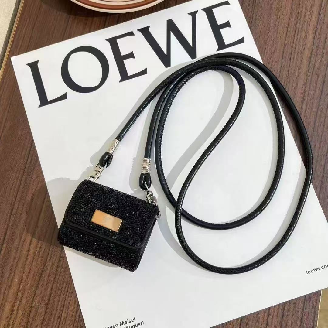 Chic Headphone Sleeves: Trendy Protection Upgrade