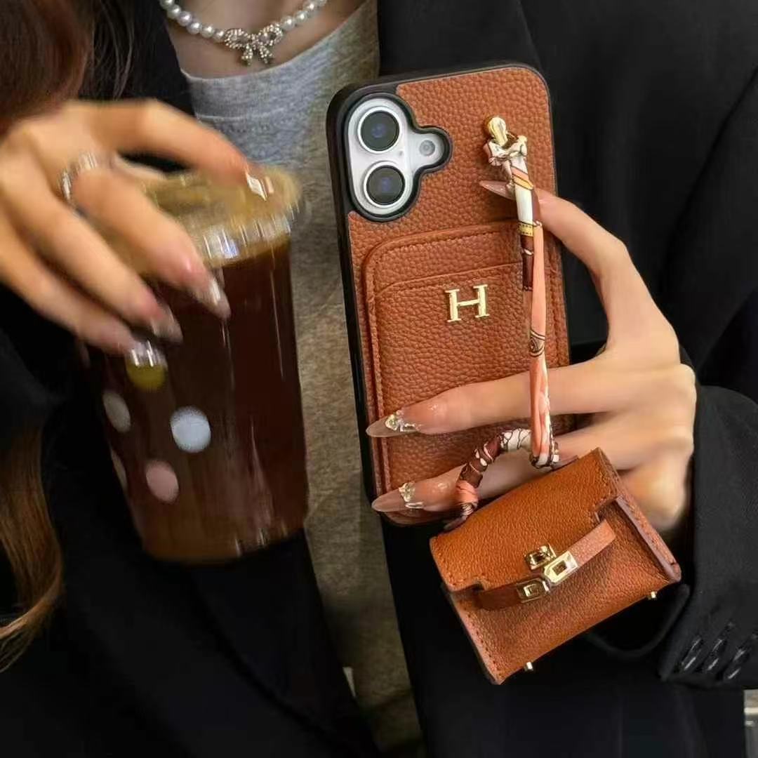 Modern Headphone Pouches: Fashionable Shield Mode