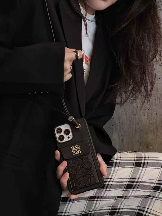 Chic Shell: Phone & Card Pouch