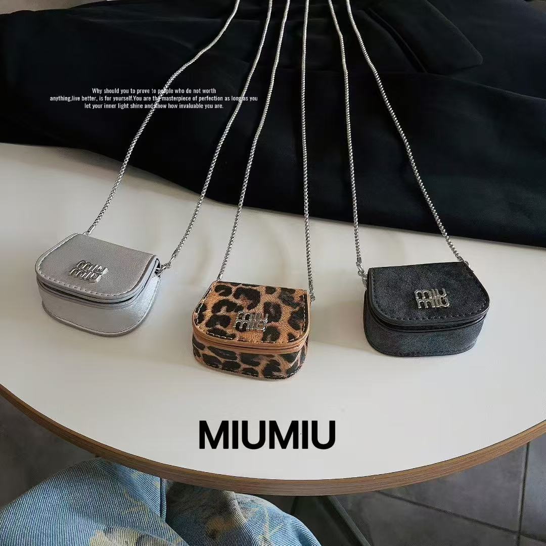 Stylish Headphone Covers: Trendy Audio Defense